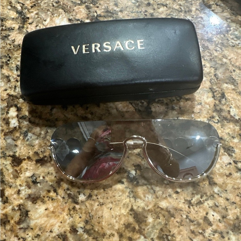 100% Authentic USED VERSACE SUNGLASSES  WITH CASE !! UNISEX - Picture 5 of 11